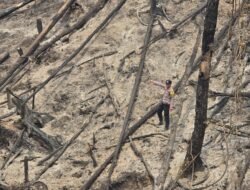 **Medan Terjal Tak Surutkan Semangat, Personel Polsek Dusun Tengah Cek Hotspot di Desa Malintut**
