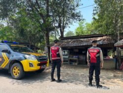 *Patroli Kota Presisi Samapta Bartim Sasar Perkebunan dan Warkop, Cegah Karhutla hingga Aksi Kejahatan**
