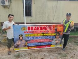 DALAM UPAYA PENCEGAHAN KEBAKARAN HUTAN DAN LAHAN, PERSONEL POLSEK PULAU PETAK SOSIALISASIKAN SANKSI PIDANA PELAKU KARHUTLA KE MASYARAKAT KECAMATAN PULAU PETAK