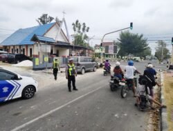 Aktivitas Ibadah di Depan Gereja Mendapat Pengamanan, Sat Lantas Atur Arus Kendaraan