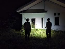 Patroli Jawara Presisi Satsamapta Pantau Pemukiman Warga di Tamiang Layang