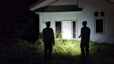 Patroli Jawara Presisi Satsamapta Pantau Pemukiman Warga di Tamiang Layang