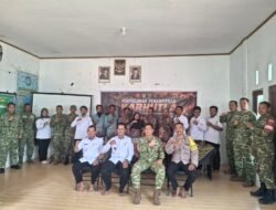 Tim Kapuspen Mabes TNI Bersama Polsek Pandih Batu Sosialisasikan Penanganan Karhutla di Desa Belanti Siam