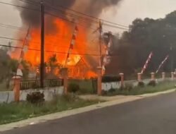 *Mess Guru SMPN 1 Pematang Karau Terbakar, Polisi Bergerak Cepat Amankan TKP dan Selidiki Penyebab Kebakaran*