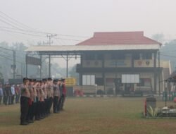 *Di Tengah Kepungan Asap Karhutla, Kasi Propam Pimpin Apel Pagi dan Ingatkan Personel Jaga Kesehatan serta Sikap Tampang**
