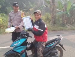 **Cegah Karhutla dari Desa, Bhabinkamtibmas Awang Sosialisasikan Maklumat Kapolda Kalteng kepada Warga Hayaping**