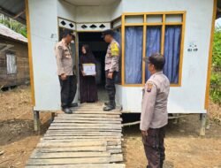 Polsek Kahayan Kuala Salurkan Bantuan Sosial untuk Warga Kurang Mampu di Desa Bahaur Hilir