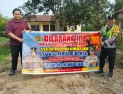 DALAM UPAYA PENCEGAHAN KEBAKARAN HUTAN DAN LAHAN, PERSONEL POLSEK PULAU PETAK SOSIALISASIKAN SANKSI PIDANA PELAKU KARHUTLA KE MASYARAKAT KECAMATAN PULAU PETAK