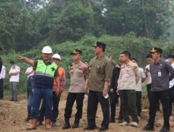 Perkuat Sinergi dan Keamanan Proyek Daerah, Kapolres Barito Utara Dampingi Bupati Tinjau Jembatan Lemo