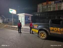 *Menjelang Pagi, Satsamapta Bartim Pastikan Fasilitas Perbankan dan Lingkungan Warga Tetap Aman*