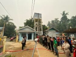 *Polsek Pematang Karau Bersama Tim Gabungan Padamkan Karhutla, Api Tak Boleh Dibiarkan Meluas*