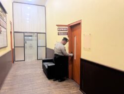 Satsamapta Polres Bartim Cek Keamanan Ruang Kantor Kapolres dalam Patroli Mako