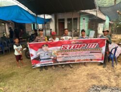 *POLSEK AWANG PERKUAT GERAKAN STOP KARHUTLA, BANNER MAK LUMAT KAPOLDA DISEBAR KE 11 DESA*