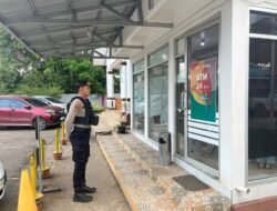 *SATSAMAPTA POLRES BARTIM KAWAL MOBIL KAS BANK KALTENG, PERKETAT PENGAMANAN AKTIVITAS PERBANKAN*