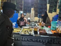 Hadirkan Rasa Aman, Patroli Humanis Personel Polsek Kurun Sapa Pengunjung Ruang Publik