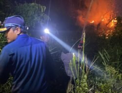 Malam Hari Tak Jadi Halangan, Tim Gabungan Tuntaskan Pemadaman Karhutla di Dadahup
