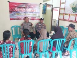 Polsek Kapuas Barat Gelar “Jumat Curhat” di Kelurahan Mandomai, Ajak Warga Jaga Kamtibmas Bersama