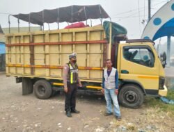 *Cegah Kecelakaan, Satlantas Bartim Ingatkan Sopir Truk Jangan Membawa Barang Melebihi Tonase dan Istirahat Saat Lelah dan Mengantuk*