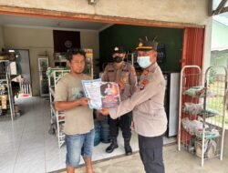*Cegah Karhutla dari Desa, Kasat Binmas Polres Bartim Sambangi Warga dan Pasang Maklumat Kapolda Secara Door to Door**