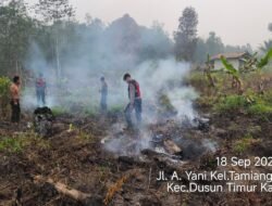 *Patroli Kota Presisi Sambangi Warga Desa Sarapat, Satsamapta Imbau Hindari Pembakaran Sampah Sembarangan**