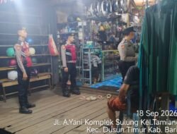 **Tim Patroli Presisi Pantau Pertokoan Komplek Sulung Saat Jam Rawan Malam, Cegah Gangguan Keamanan**