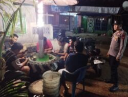 **Patroli Malam Polsek Patangkep Tutui Sambangi Pos Kamling, Perkuat Kamtibmas di Desa Bentot**