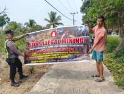 PERSONEL POLSEK PULAU PETAK LAKSANAKAN SOSIALISASI ILEGAL MINING KE MASYARAKAT GUNA PENCEGAHAN TAMBANG LIAR DI WILAYAH KECAMATAN PULAU PETAK