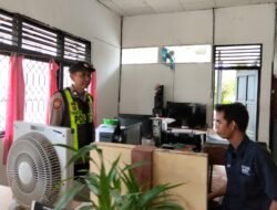 Pastikan Layanan Publik Tetap Aman, Polsek Kapuas Barat Sasar Kantor Pos Mandomai Lewat Patroli Harkamtibmas