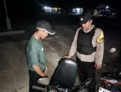 Patroli Polsek Pematang Karau Periksa Jok Kendaraan Antisipasi Gangguan Kamtibmas