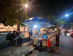 Satlantas Barito Timur Berikan Imbauan Tertib Lalu Lintas di Depan SDN 3 Tamiang Layang