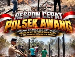 *Barak 5 Pintu di Desa Danau Terbakar, Polisi Bantu Padamkan Api hingga Berhasil Dipadamkan*