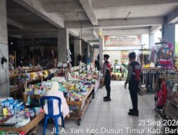 *PATROLI KOTA PRESISI, SATSAMAPTA POLRES BARTIM PERKUAT KEAMANAN PASAR TEMANGGOENG DJAJA KARTI*