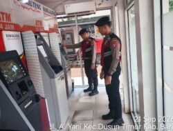 *PATROLI KOTA PRESISI, SATSAMAPTA POLRES BARTIM CEK ATM DAN PERKUAT KEAMANAN NASABAH*