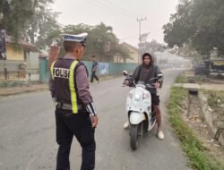*HADIR DI JAM SIBUK, SATLANTAS POLRES BARTIM PASTIKAN SIMPANG 45 NANSARUNAI AMAN DAN LANCAR DAN BERIKAN EDUKASI KESELAMATAN BERLALULINTAS*