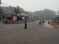 *SATLANTAS POLRES BARTIM KAWAL PAGI HARI, STRONG POINT PASTIKAN SIMPANG 45 NANSARUNAI TETAP LANCAR*