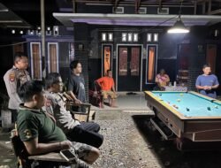 **Patroli Malam Polsek Patangkep Tutui Sambangi Wegiatan Warga di Tempat Biliar, Sampaikan Imbauan Kamtibmas Humanis**