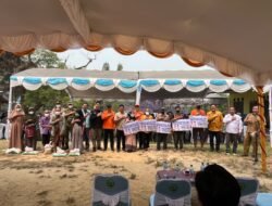 *Kapolsek Dusun Tengah Kawal Kunjungan Pemprov Kalteng, Pastikan Penyaluran Bansos dan Pelayanan Warga Berjalan Aman**