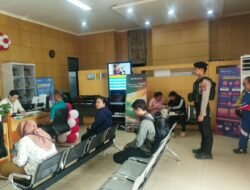 *Pamobvit Polres Bartim Hadir di Bank Kalteng, Berikan Rasa Aman bagi Nasabah Saat Bertransaksi**