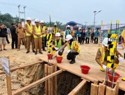 Bersama Bupati, Kapolres dan Kajari Gunung Mas Hadiri Ground Breaking 50 Rumah Khusus Di Tumbang Sepan