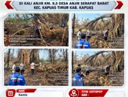 Polsek Kapuas Timur Laksanakan Pembasahan Lahan Karhutla di Anjir Serapat Barat‎