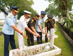HUT ke-81 TNI, Kodaeral XII Bersama Unsur TNI Ziarah ke TMP Dharma Patria Jaya