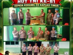Soliditas TNI-Polri, Polsek Kapuas Timur Beri Kejutan Ucapan Selamat HUT TNI ke-81 ke Koramil-03 Kapuas Timur‎