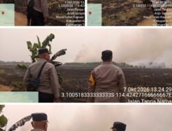 Polsek Kapuas Timur Cek Titik Hotspot di Handel Nagasari, Lakukan Pembasahan Lahan Seluas 2 Hektare
