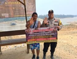 Sosialisasi Larangan Karhutla, Briptu Vickomada Sambang Warga Desa Batu Putih
