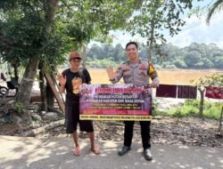 Cegah Karhutla, Bhabinkamtibmas Sosialisasi Pencegahan Aksi Membakar Lahan Di Desa Muara Sumpoi