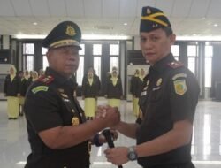 KAJATI KALBAR LANTIK EFRIVEL SEBAGAI KEPALA KEJAKSAAN NEGERI SAMBAS, TEKANKAN INTEGRITAS DAN PENEGAKAN HUKUM DI WILAYAH PERBATASAN