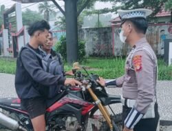 Edukasi Tertib Lalu Lintas, Satlantas Polres Murung Raya Beri Teguran Kepada Pelanggar