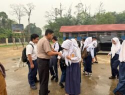 Polisi Peduli Pendidikan, Plh Kapolres Murung Raya Ajak Pelajar SMPN 2 Murung Jauhi Kenakalan Ramaja