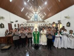 Polres Murung Raya Gelar Minggu Kasih, Sapa Jemaat Gereja Santo Klemens Puruk Cahu Ajak Jaga Kerukunan Antar Umat Beragama