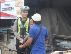 Tekan Pelanggaran, Satlantas Polres Kapuas Beri Teguran Simpatik ke Pelanggar Lalu Lintas